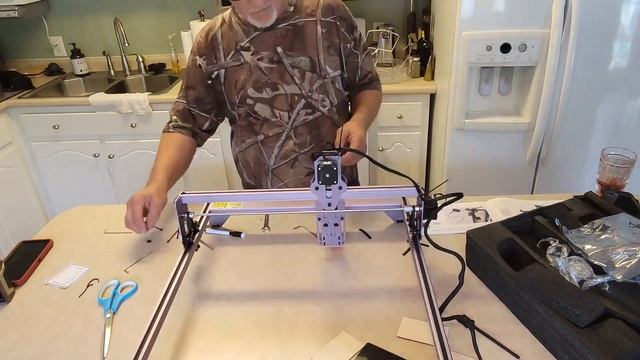 OUR FIRST LASERENGRAVER! ATOMSTACK A5 PRO ! ASSEMBLY AND REVIEW!!