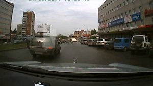 Школьник перебегал дорогу в неположенном месте...