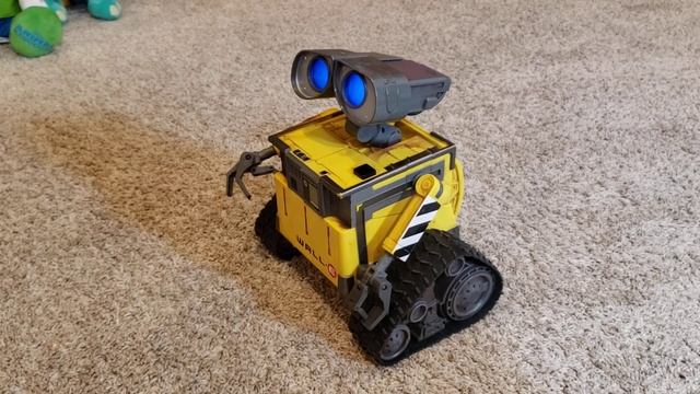 Disney Pixar U-Command Wall-E Remote Control Robot смотреть онлайн