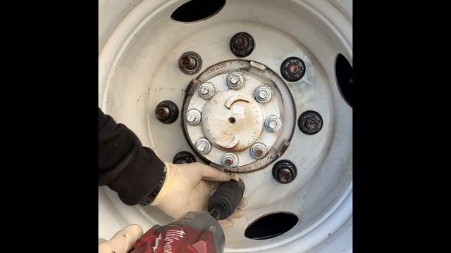 Milwaukee 1/2 Impact in action! смотреть онлайн