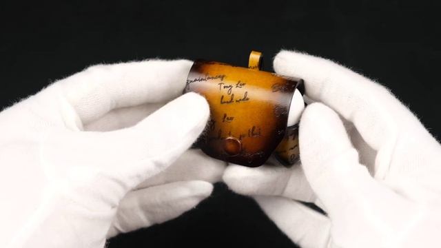 Чехол для AirPods Pro кожаный патина св коричневый с гравировкой смотреть онлайн