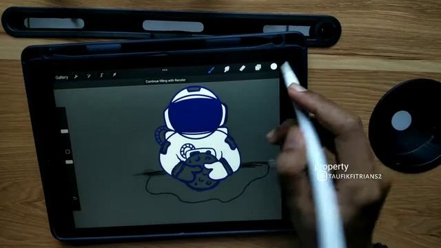 drawing cartoon character astronaut holding the moon - procreate drawing on old iPad смотреть онлайн