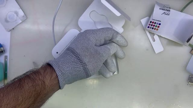 UNBOXING Apple AIRTAG Yellow Edition.. Mr WHITE смотреть онлайн