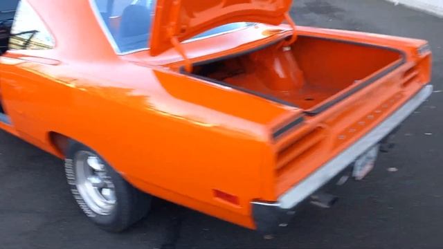 1970 Plymouth Roadrunner смотреть онлайн