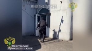 Во Владивостоке приезжие самовольно заняли объект культурного наследия под забегаловку