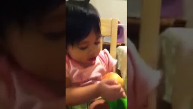 Evelyn eating an apple смотреть онлайн