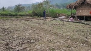 A 20-year-old single mother weaves bamboo to make doors, build shelves, and clean the house