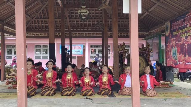 Juara 1 Lomba Karawitan Tk. Kabupaten Kebumen. Laras Adhinatha SDN 4 Kutosari. "Kebumen Binuka" смотреть онлайн