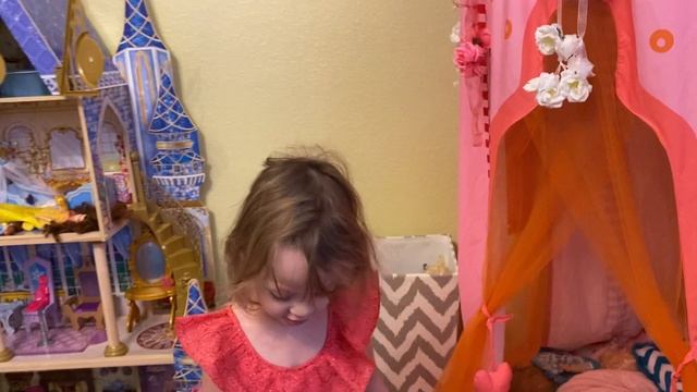 Abby Princess Play - Elena of Avalor Plays with Disney Princess Dolls Jasmin & Ariel | Angela & Abb смотреть онлайн