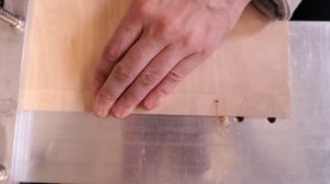 Изготовил коробку из фанеры 4мм, бормашиной профиль на самодельном фрезерном столе