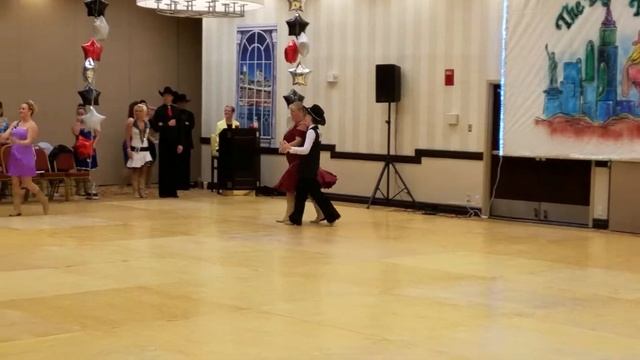 Avi & Dawn 2Step Big Apple смотреть онлайн