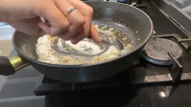 Нежная куринная грудка в сливочно-чесночном соусе