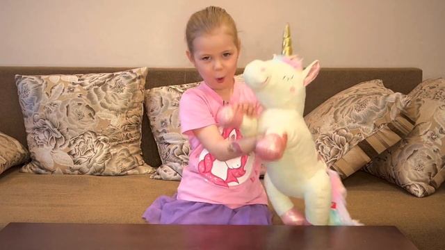 Радужный единорог игрушка обзор от Анастасии Яцкевич смотреть онлайн