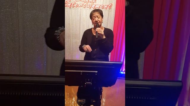 Ruth Nuku-Stanshall singing Fleetwood Macs  - Dreams смотреть онлайн