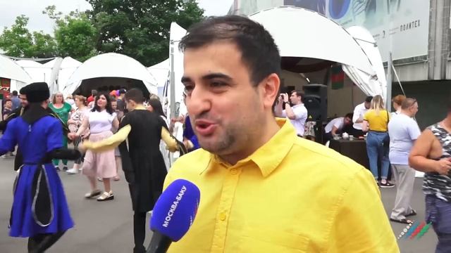 Москвичи познакомились с азербайджанским гостеприимством на фестивале "Самоварфест"