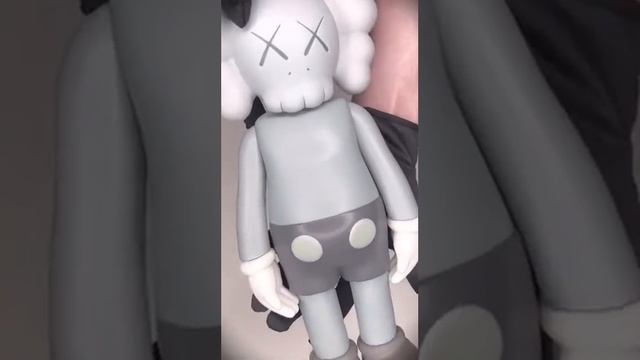 обзор на игрушку KAWS смотреть онлайн