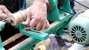 СТД - 120 Токарный по дереву в работе