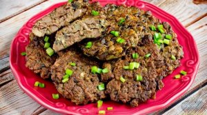 Котлеты не простые, а рубленые.
КОТЛЕТЫ ИЗ КУРИНОЙ ПЕЧЕНИ С ГРИБАМИ