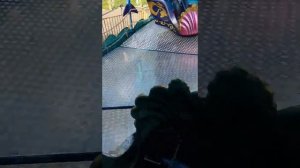 Я летом 2016 каталась на карусели ракушки. С сестрой, сделайте тише я кричу сильно)))🎠🎢🎡