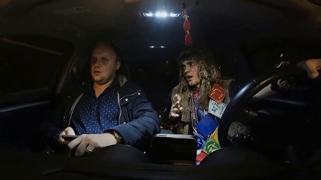 ТАКСИСТ ШАМАН ЖЕСТКО ПУГАЕТ ПАССАЖИРА / РЕАКЦИЯ ЛЮДЕЙ смотреть онлайн