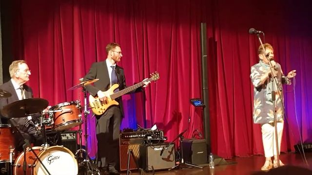 Mary Dinham - Barnfield Concert July 2019 смотреть онлайн