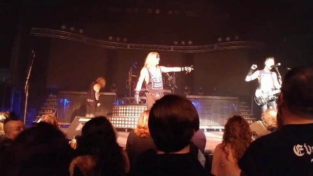 Hairball, Pabst Theater, Milwaukee 1-14-22. Motley Crue "Kickstart My Heart" and "Dr. Feelgood" смотреть онлайн