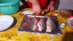 Запекаю рыбу с яблоками (видео рецепт).