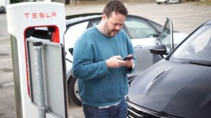 MG5 and ID3 at Tesla Supercharger