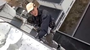 Спуск промышленных альпинистов