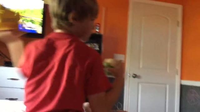 My friend eating an apple смотреть онлайн