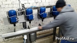 Вертикальный сверлильный станок с пятью сверлильными головами.