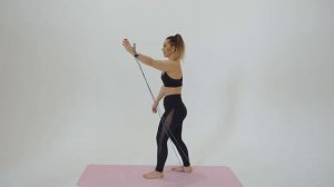 Сгибание плеча стоя с резинкой