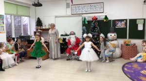 Новый год к нам мчится...