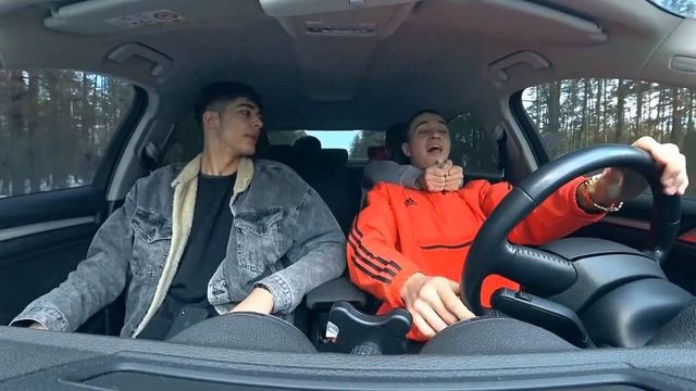 ТАКСИСТ ЖЕСТКО ПУГАЕТ ПАССАЖИРА / Душат за рулём / Реакция людей смотреть онлайн