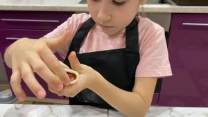 Слоёные конвертики с колбасой и сыром