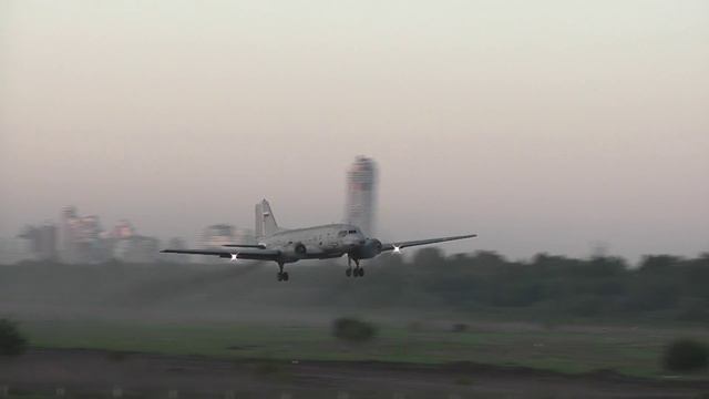 Взлёт Ил-14 "Голубая Мечта" из Тушино смотреть онлайн