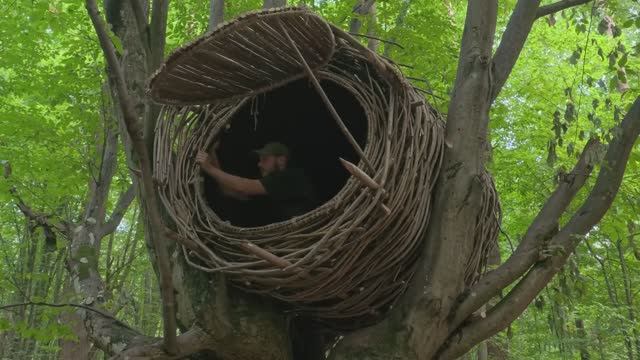 Строительство теплого и уютного домика на дереве NEST Bushcraft, приюта для выживания, 11