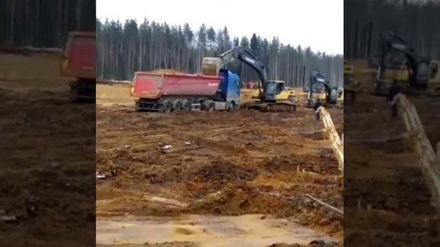 Скания буксует в карьере