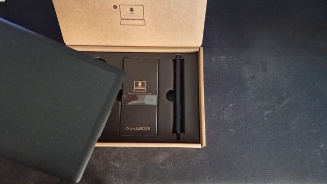 Wacom One S (CTL-472-N) Unboxing смотреть онлайн