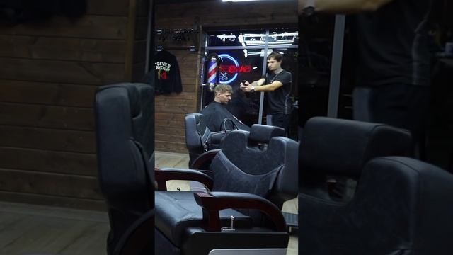 ИСПОРТИЛИ ПРИЧЁСКУ КЛИЕНТУ. Полный выпуск уже на канале#prank #пранк #barber смотреть онлайн