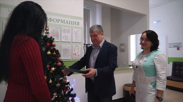 Вручение Apple Watch в МЦ ВРАЧЪ подарок к новому 2019 году смотреть онлайн