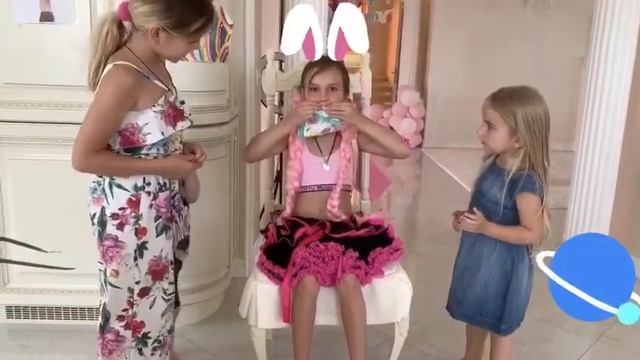 НЕОЖИДАННЬІЙ СЮРПРИЗ!КУКЛА БАРБИ ЗАХВАТИЛА ДОМ! смотреть онлайн