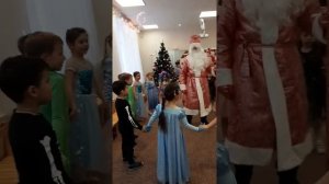 Песня "В просторном светлом зале"