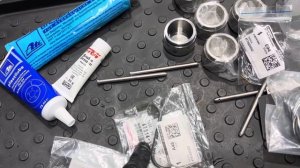 Сборка передних суппортов Toyota Prado 120 с поршнями из нержавейки и правильными смазками