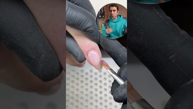 Вниз растущий ноготь и укрепление жидким гелем