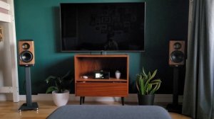 NAD C 700 & ELAC Vela VBS403 - sound test1. Music @MEUTE