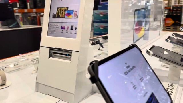 Take a look at iMac MacBook iPhone and iPad in the Costco store! смотреть онлайн