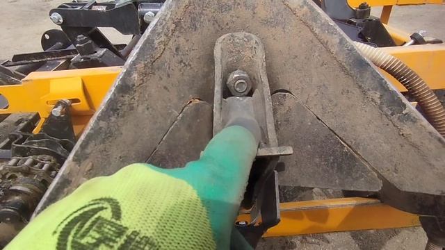 ремонт сеялок СКП 2-1 ОМИЧКА.Замена лапок,сложная(неудобная)конструкция слабые крепежи.#алекс_юстас смотреть онлайн