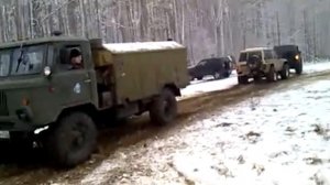 перетягивание каната.  Два джипа против ГАЗ 66