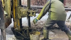 Приподняли буровой стол! Извлечение керна давлением!